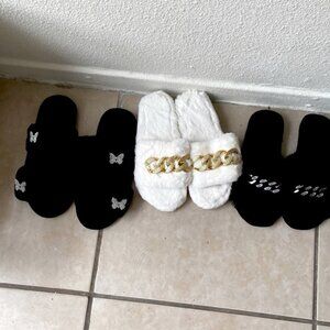I’m selling Pretty house slippers thts brand new